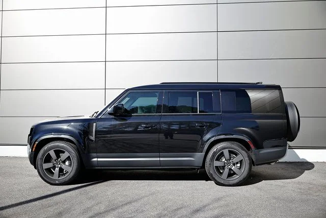 2025 Land Rover Defender S - Photo 6