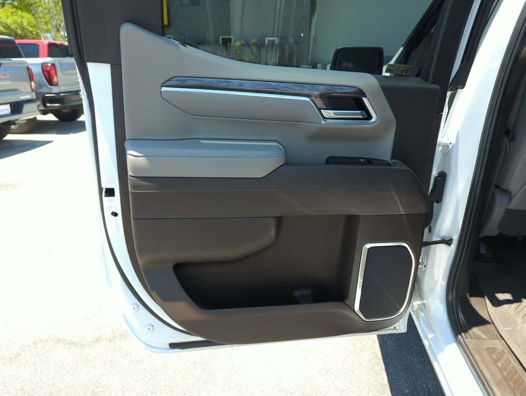 Used 2025 Summit White Chevrolet LTZ image 28