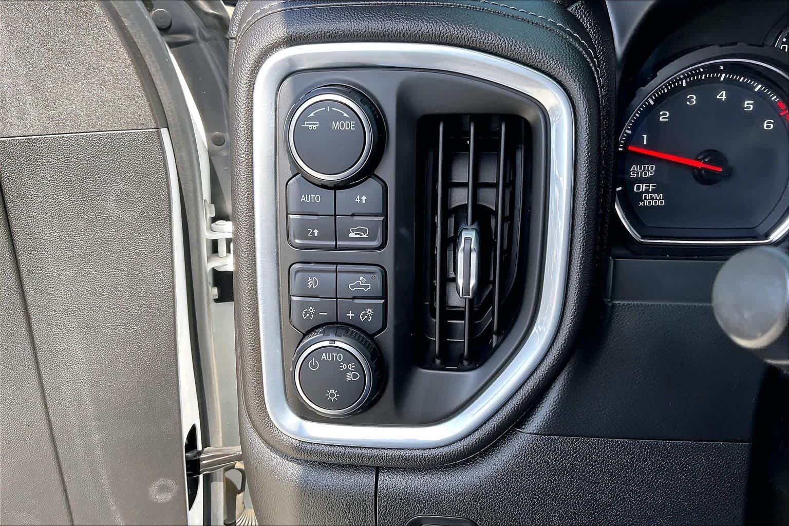 Used 2021 Summit White Chevrolet RST image 32