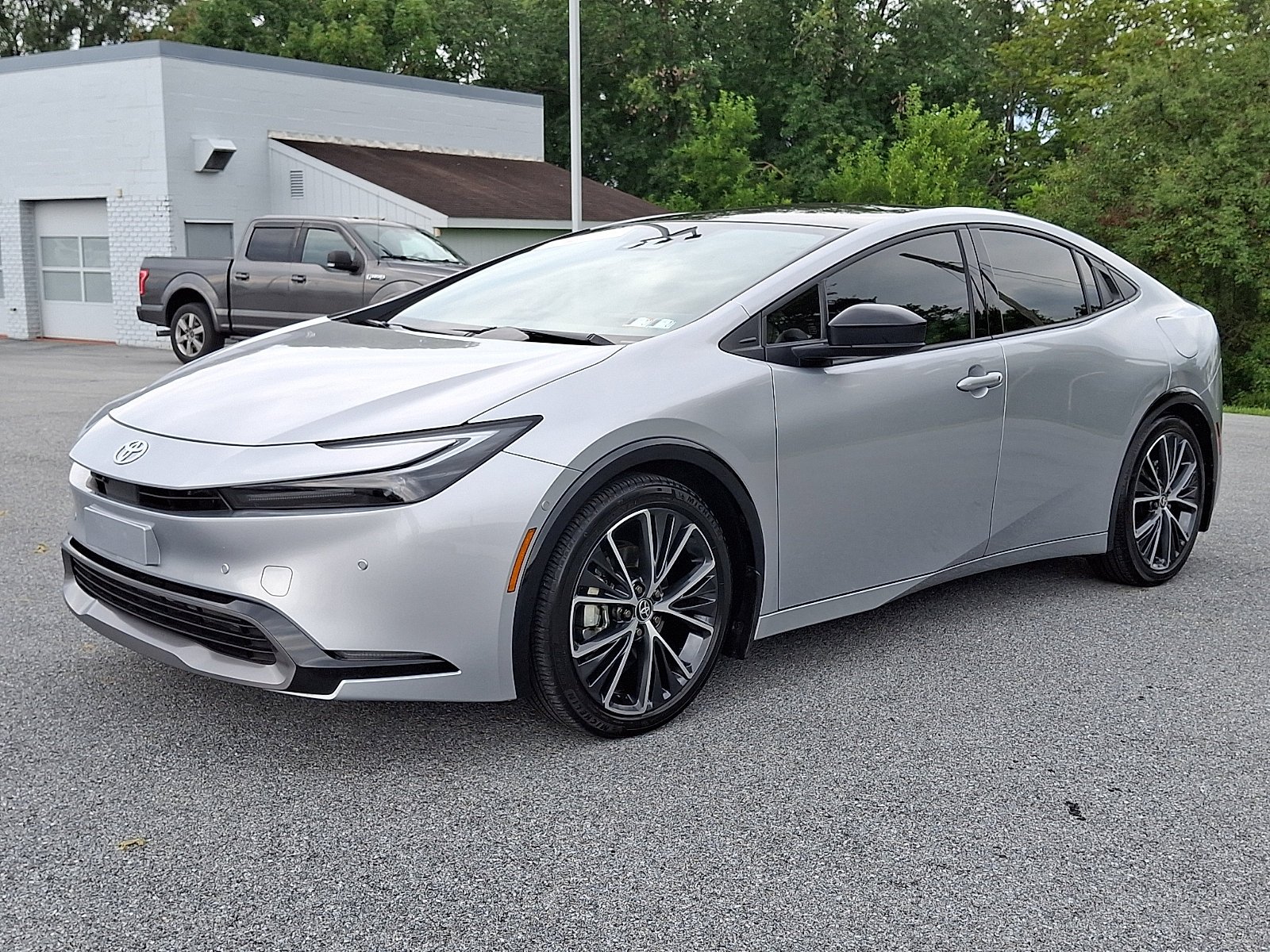 Certified Used 2025 CUTTING EDGE Toyota Limited image 3