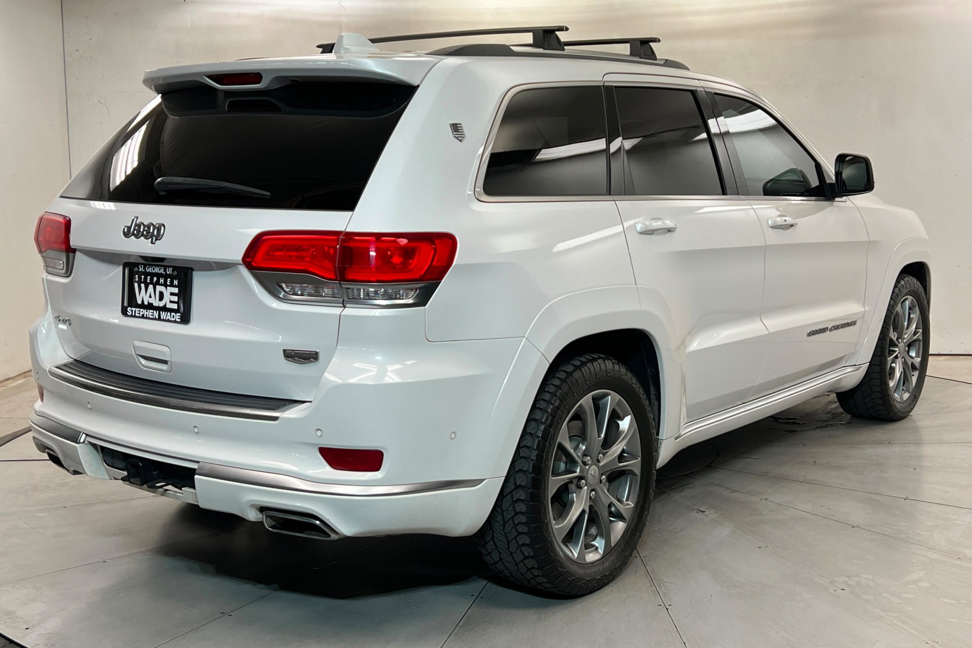 Used 2021 Ivory 3-Coat Jeep Summit image 6