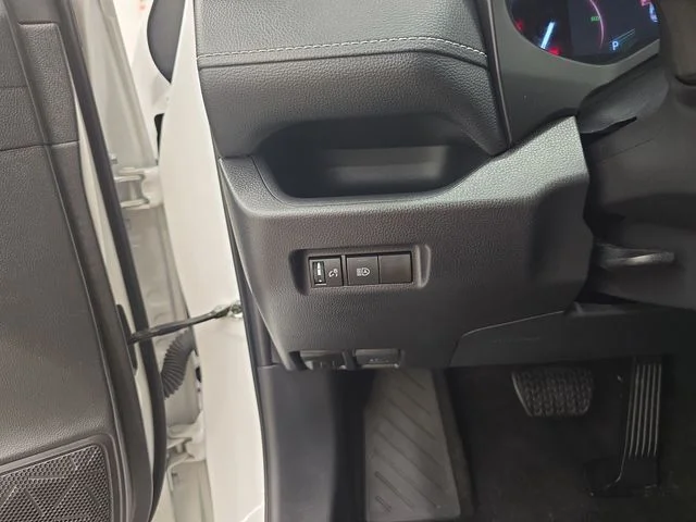 Used 2025 Ice Toyota XLE image 31