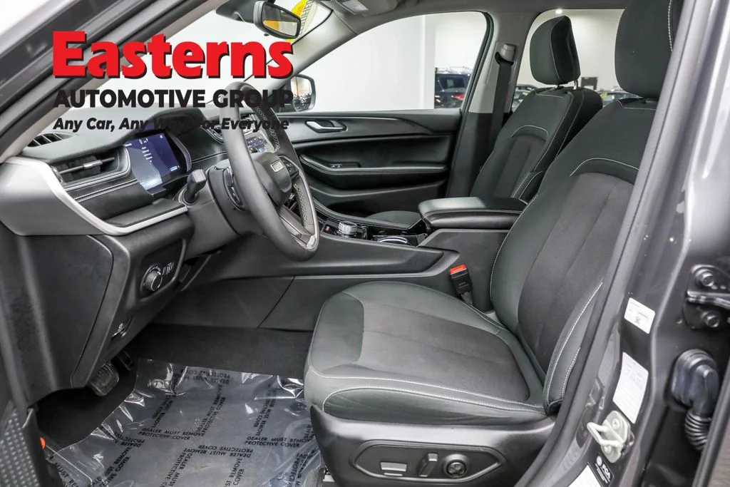 Used 2023 Gray Jeep Laredo image 14