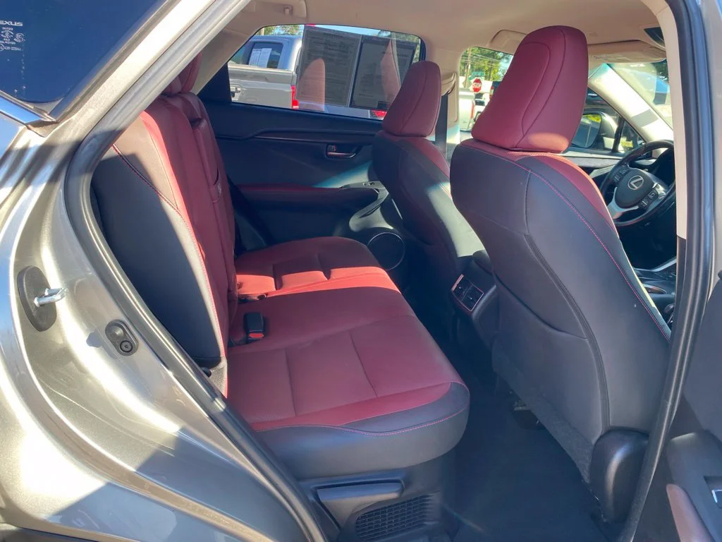 Used 2019 Silver Lexus 300h image 17