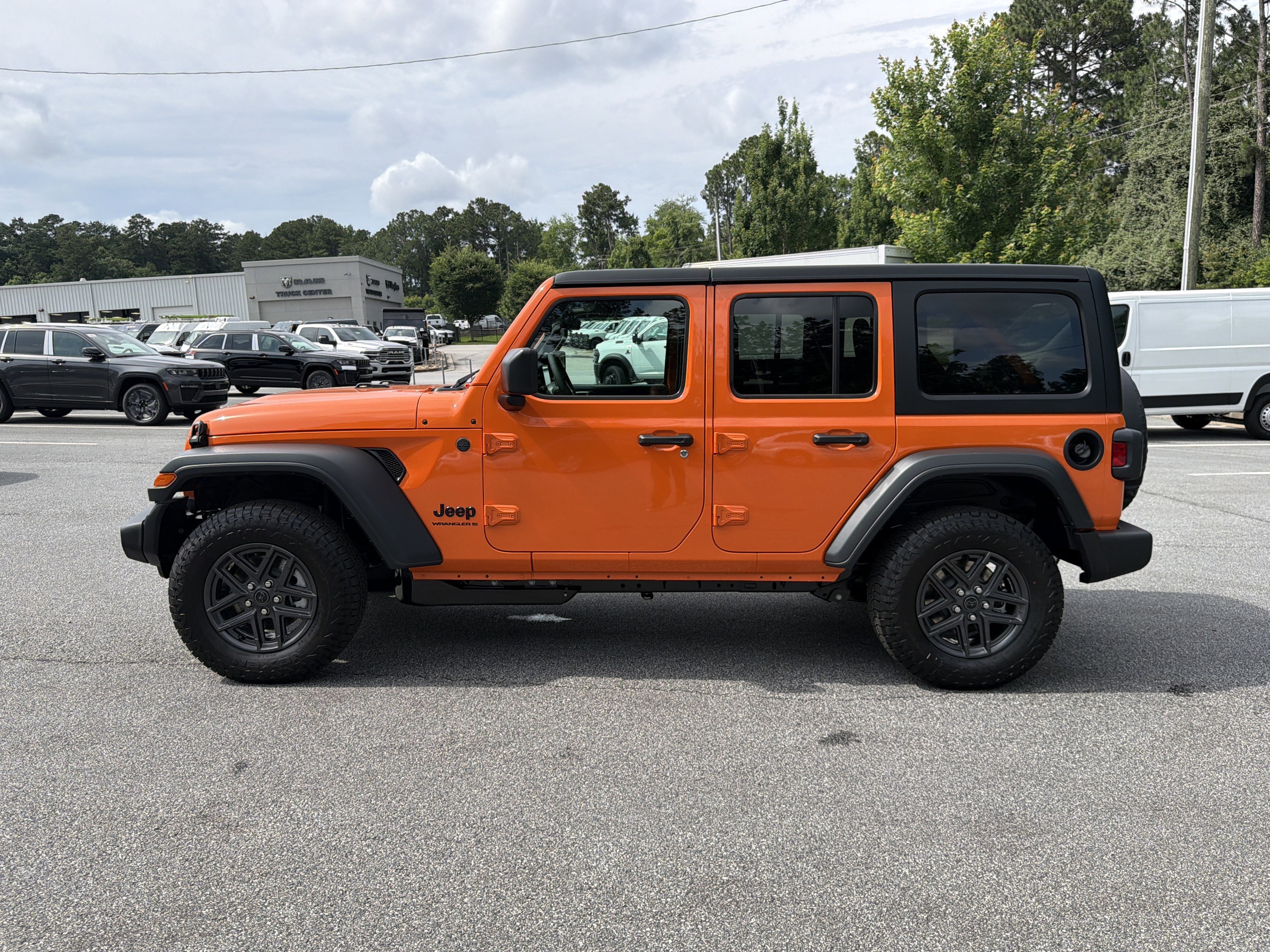 New 2026 Joose Exterior Paint Jeep Sport S image 4
