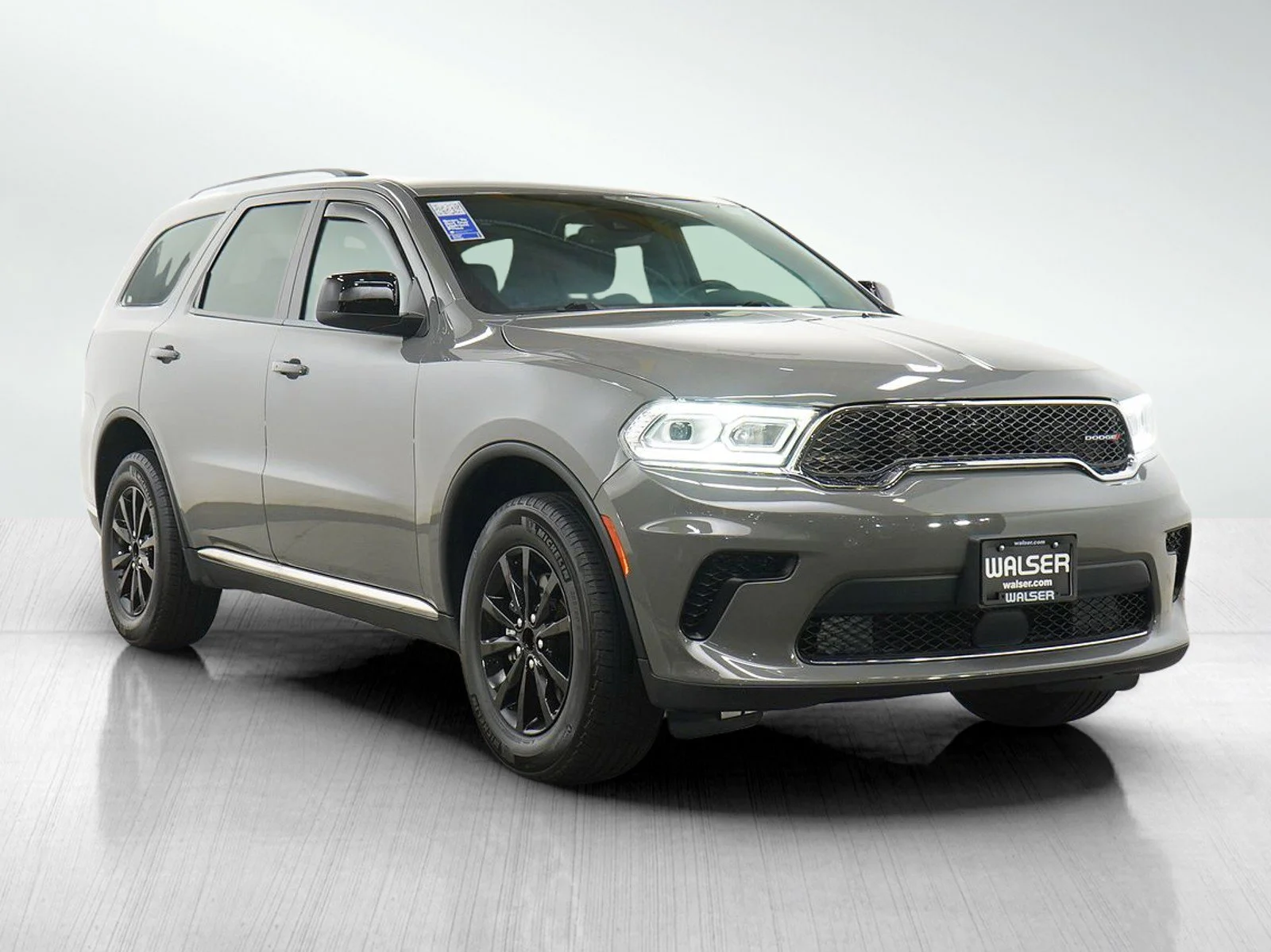 Used 2023 Destroyer Gray Clearcoat Dodge SXT image 7