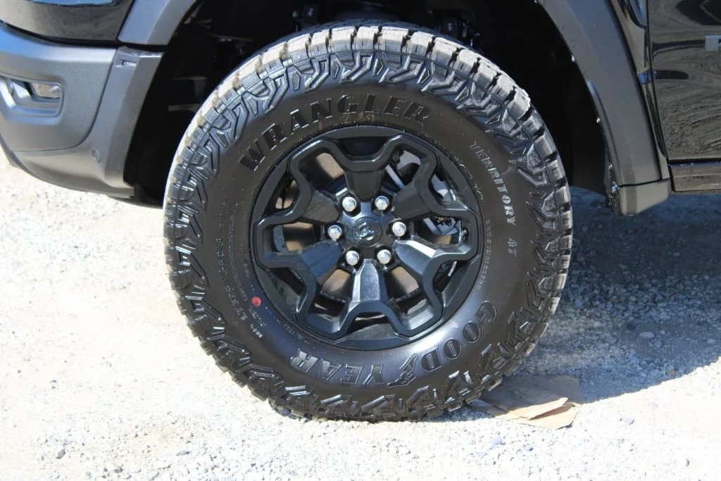 New 2026 Diamond Black Crystal Pearl-Coat Exterior Paint Ram RHO image 8