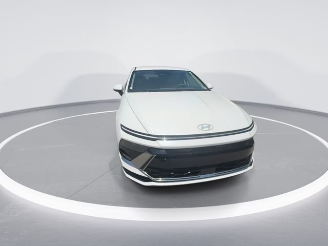 Used 2024 White Hyundai SEL image 3