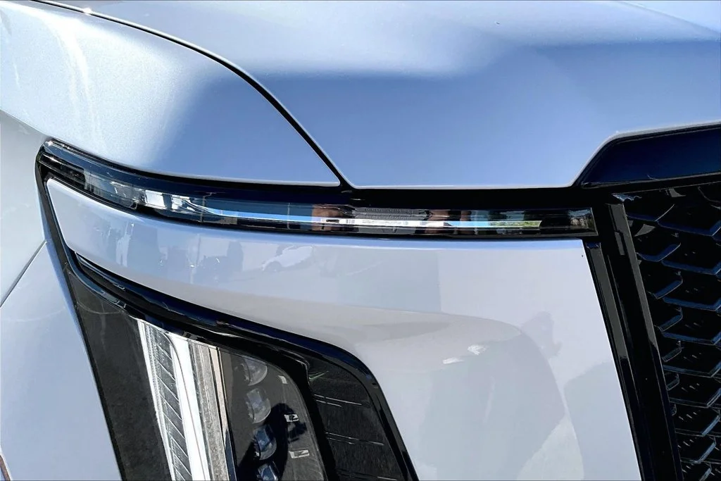 Used 2025 White Cadillac V-Series image 32
