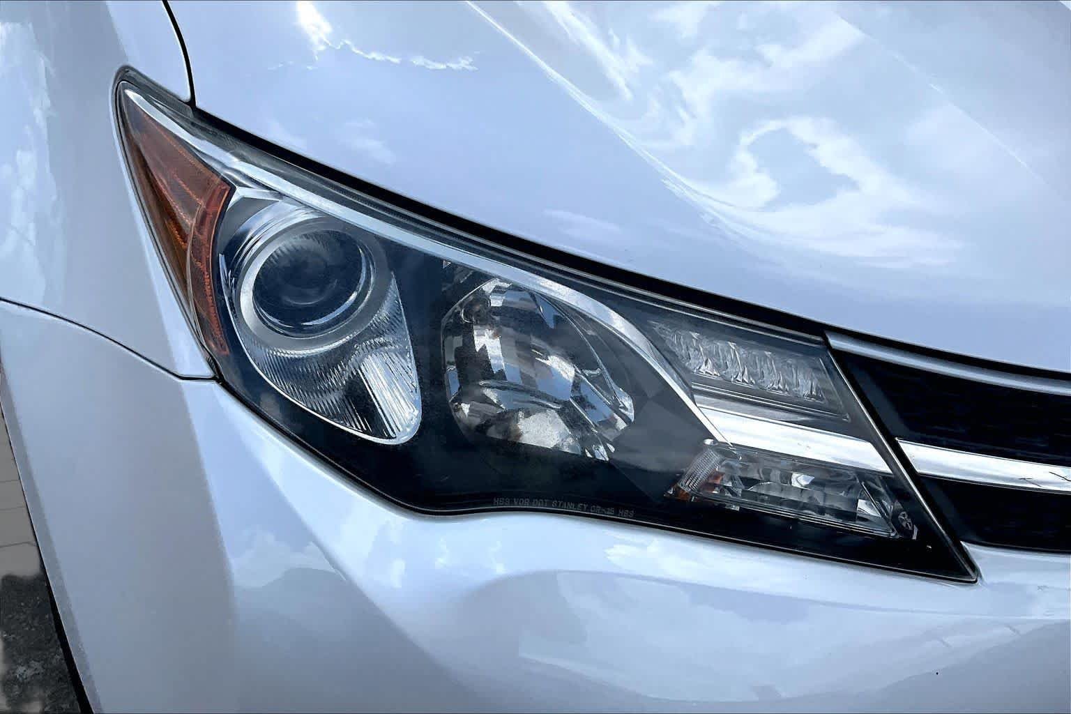 Used 2013 Blizzard Pearl Toyota Limited image 28