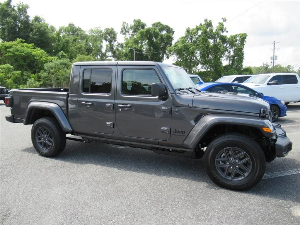 New 2026 Granite Crystal Metallic Clear-Coat Exterior Paint Jeep Sport S image 2