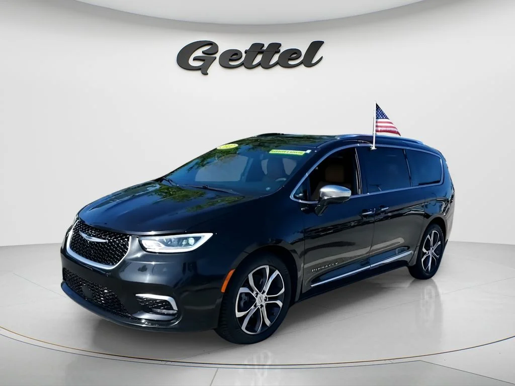2022 Chrysler Pacifica Pinnacle's photo