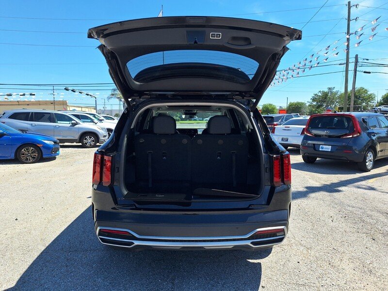 Used 2022 Black Kia EX image 27