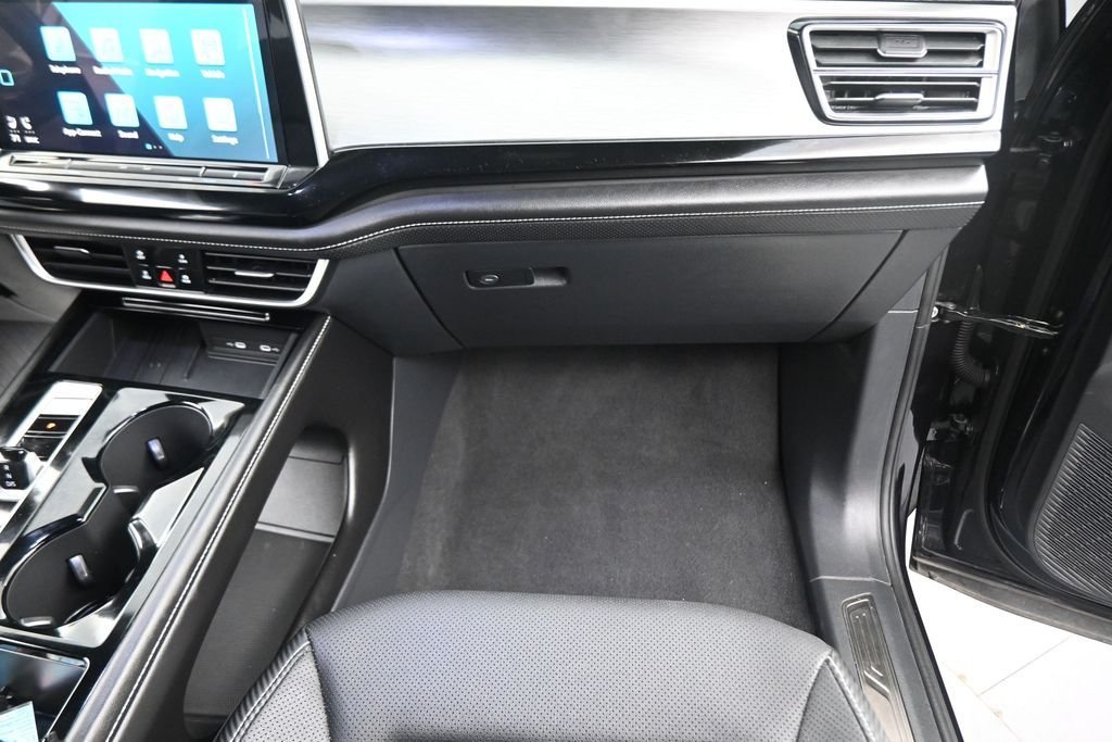 Used 2026  Volkswagen SE w/Technology image 47