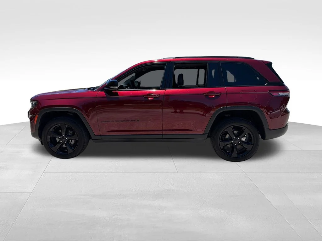 Used 2025 Red Jeep Altitude X image 4