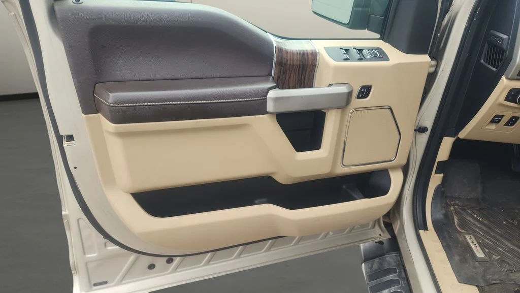Used 2018 Silver Ford Lariat image 11