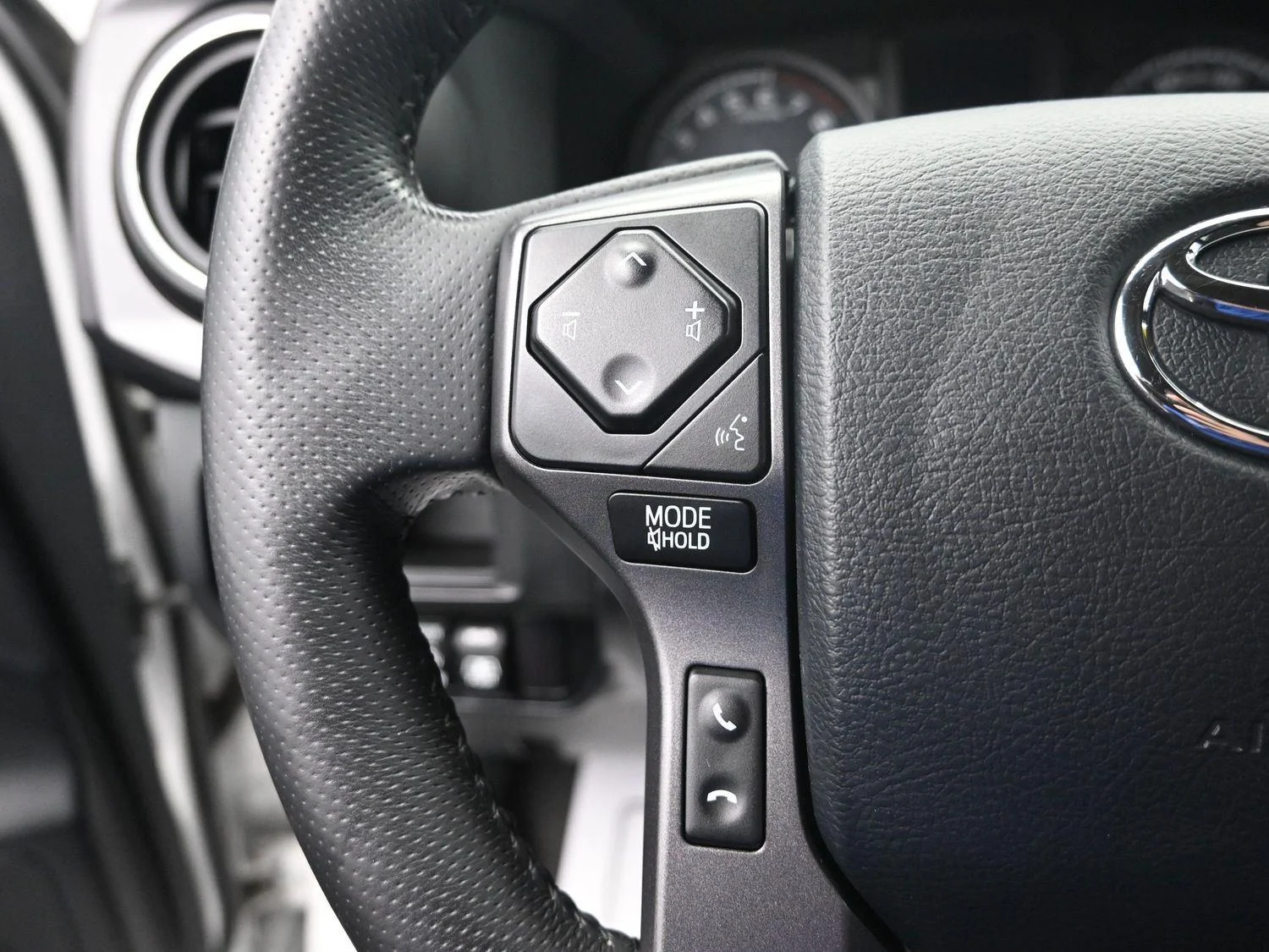 Used 2017 Super White Toyota TRD Off-Road image 20