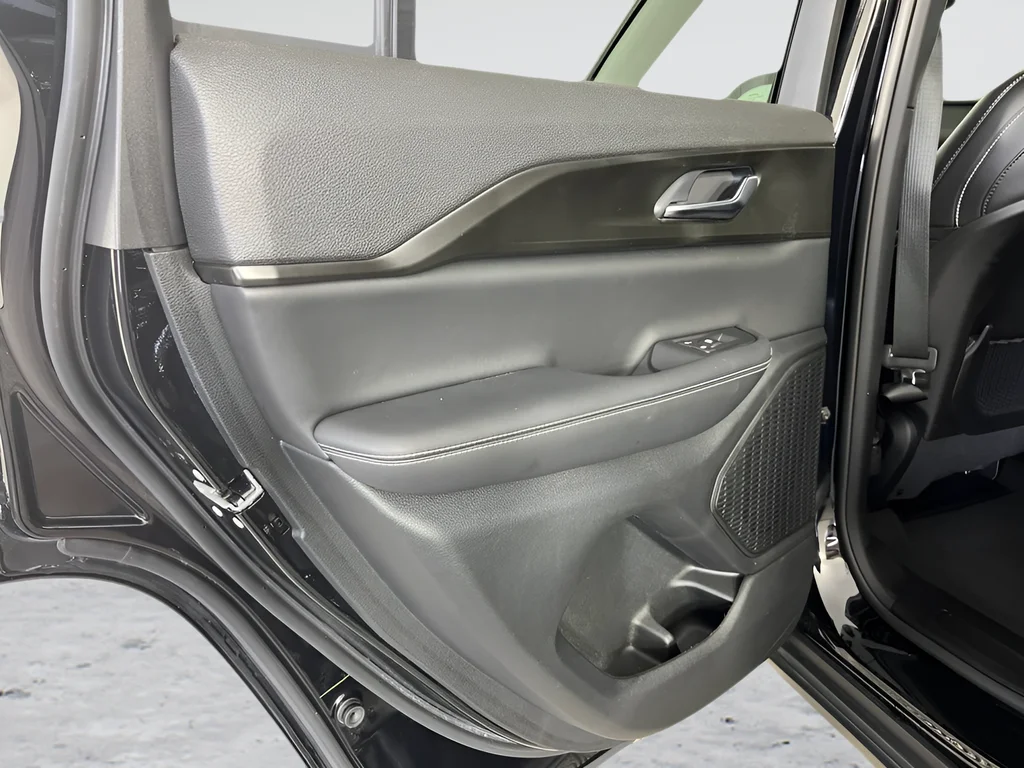 Used 2023 Black Jeep Altitude X image 19
