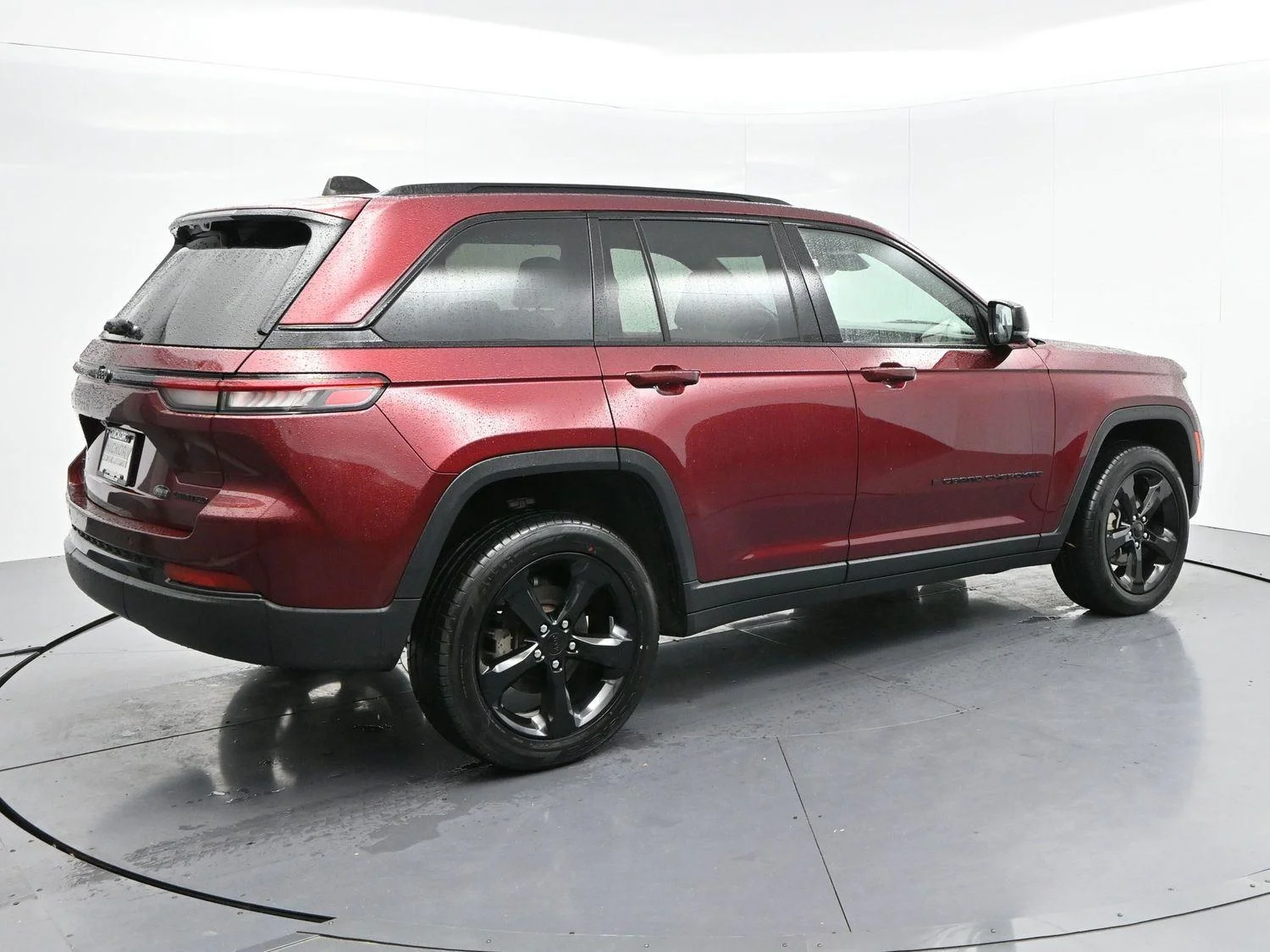 Used 2023 Velvet Red Pearlcoat Jeep Limited image 7