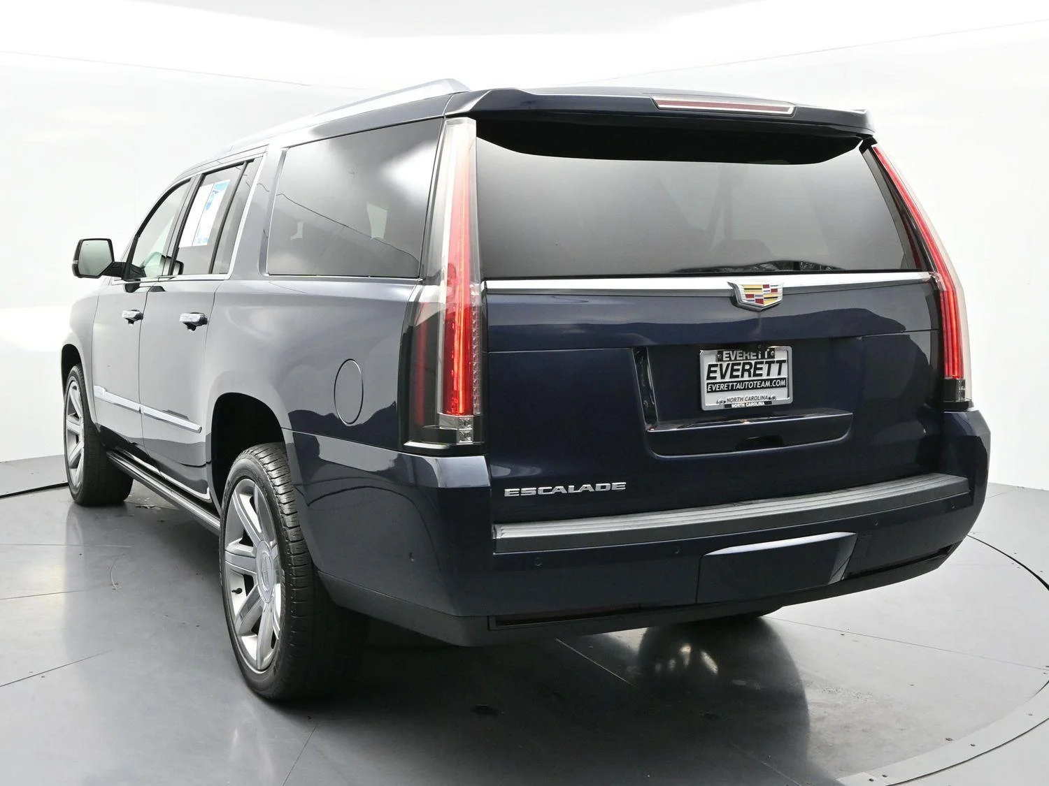 Used 2019 DARK ADRIATIC BLUE METALLIC Cadillac Premium Luxury image 5
