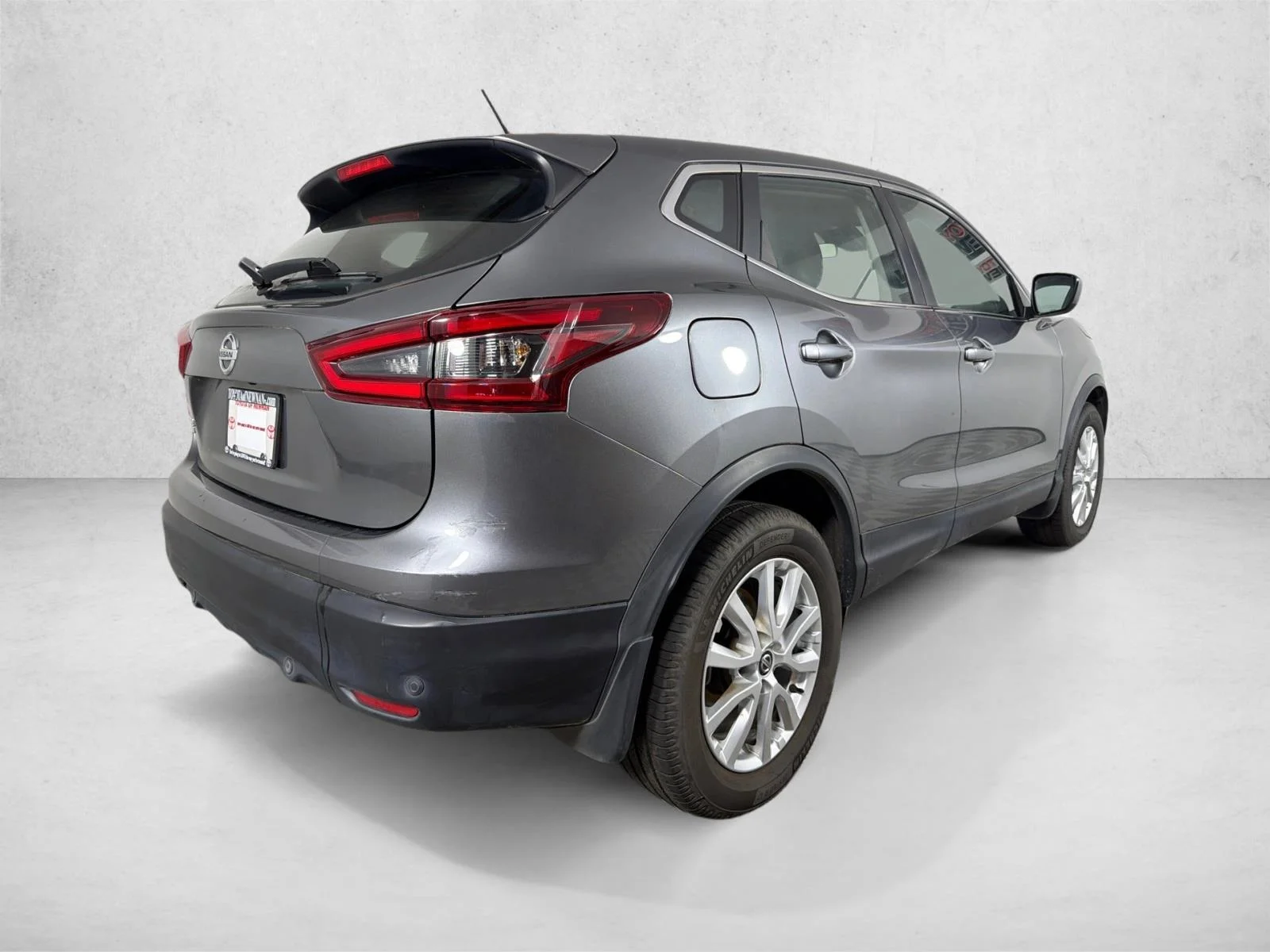 Used 2021 Red Nissan S image 3