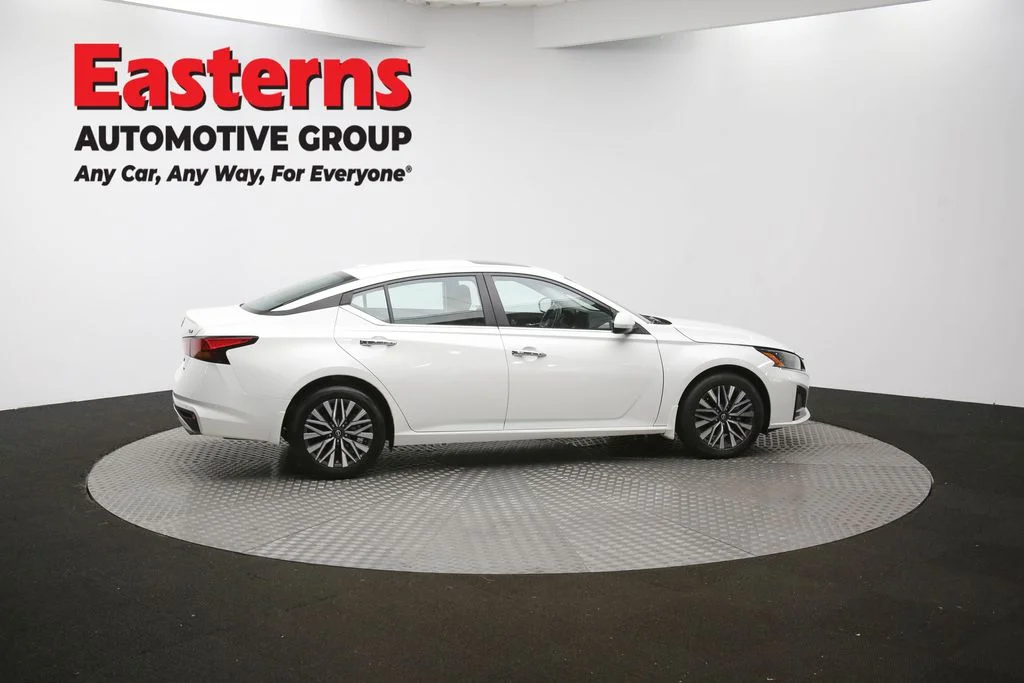 Used 2024 White Nissan 2.5 SV image 44
