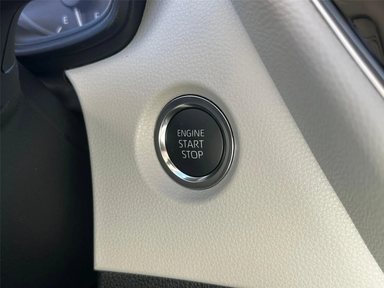 2025 Toyota Corolla LE - Photo 21