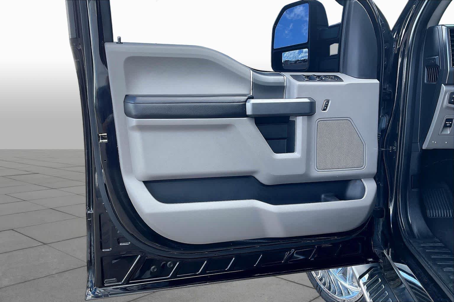Used 2019 Agate Black Metallic Ford XLT image 21
