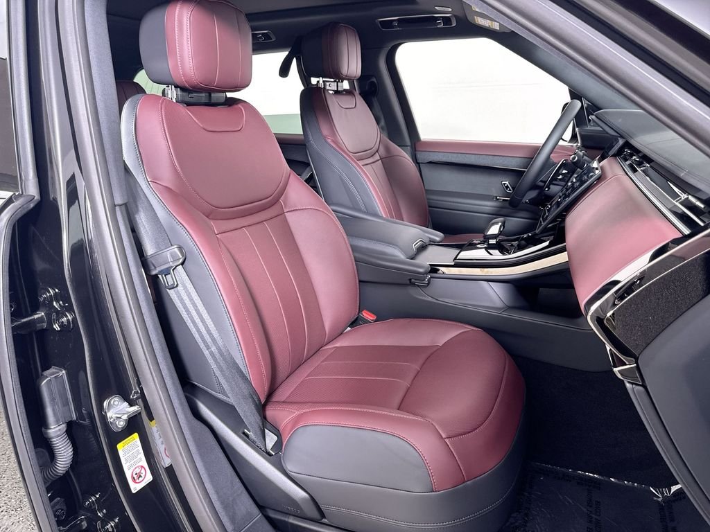 New 2027 Santorini Black Land Rover Dynamic SE image 22