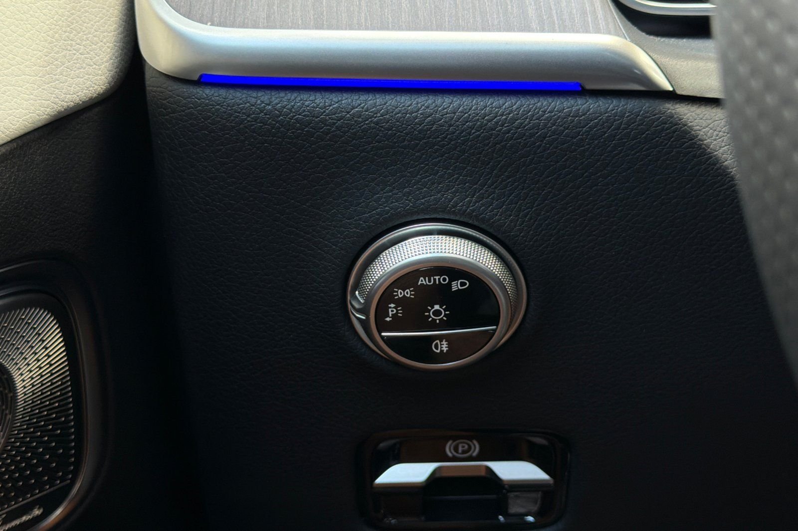New 2026 Obsidian Black Metallic Mercedes-Benz GLC 300 image 32