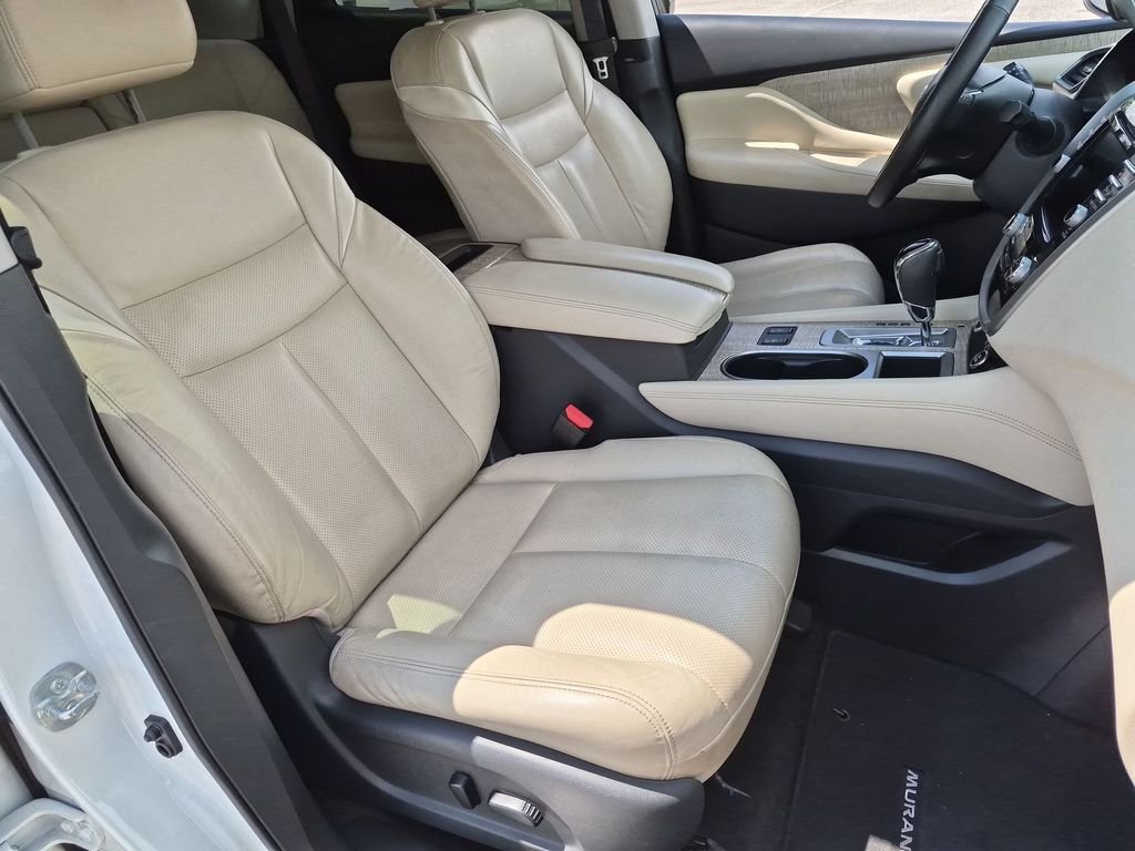 Used 2022 White Nissan SL image 33