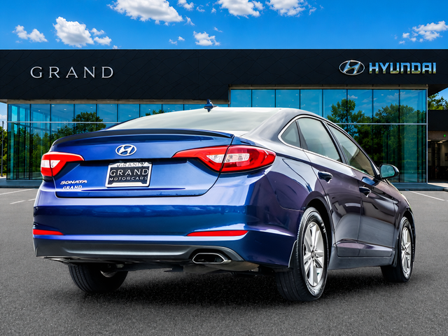 Used 2017 Blue Hyundai SE image 6