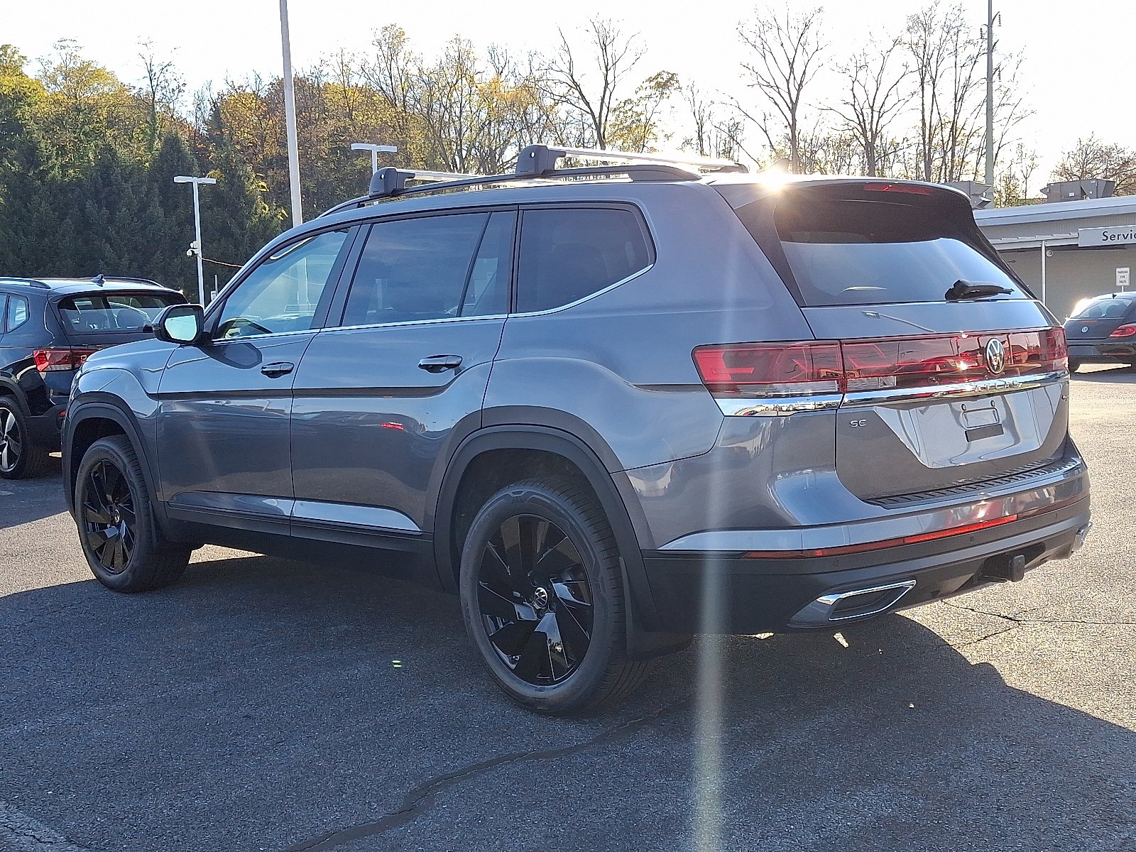 2024 Volkswagen Atlas SE Technology photo 2