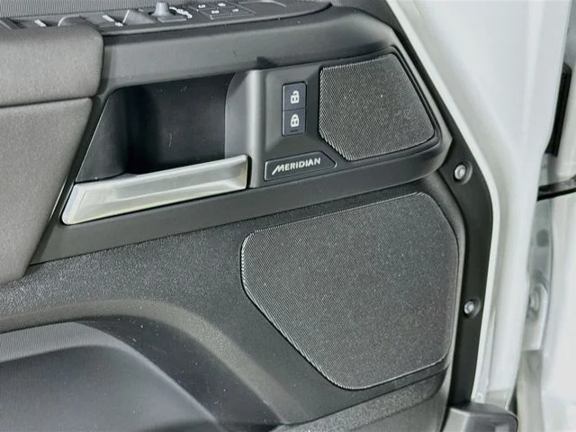 New 2026 Fuji White Land Rover S image 21