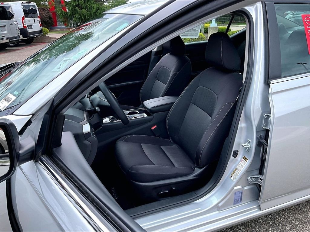 Used 2024 Silver Nissan 2.5 SV image 10