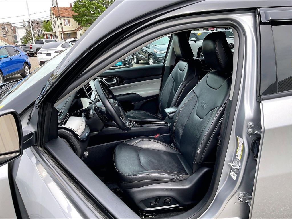 Used 2022 Silver Jeep Limited image 10