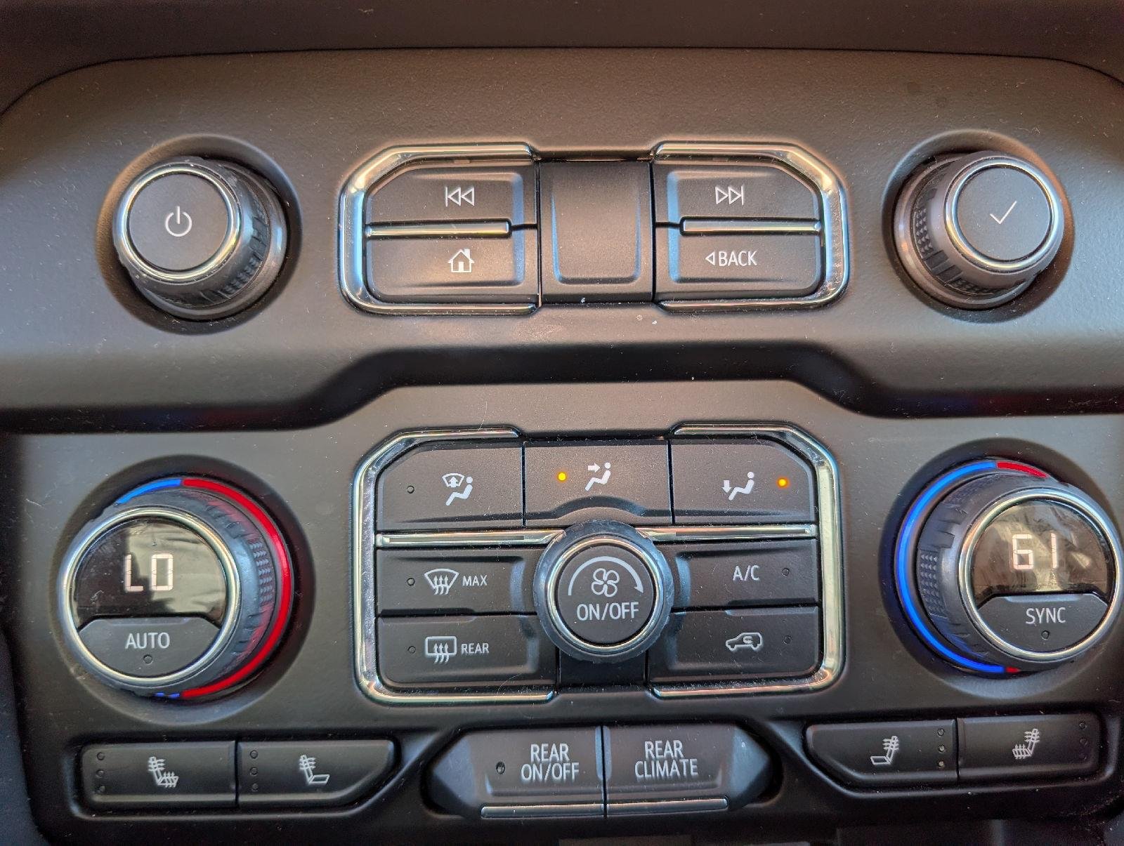 Used 2021 Summit White Chevrolet RST image 18
