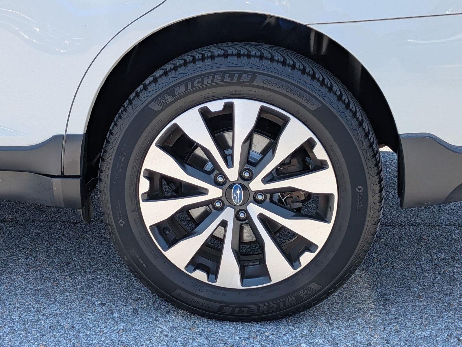 Used 2017 Crystal White Pearl Subaru Limited image 9