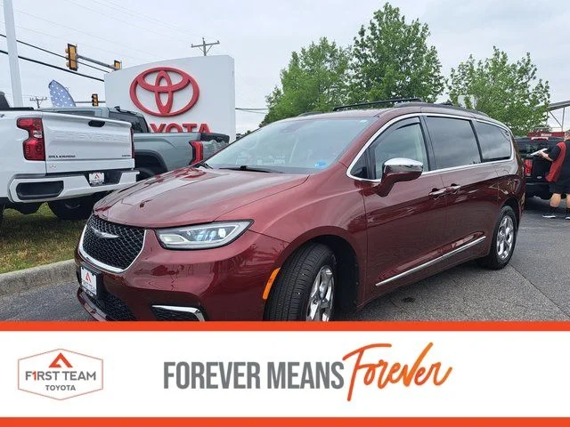 2022 Chrysler Pacifica Limited's photo