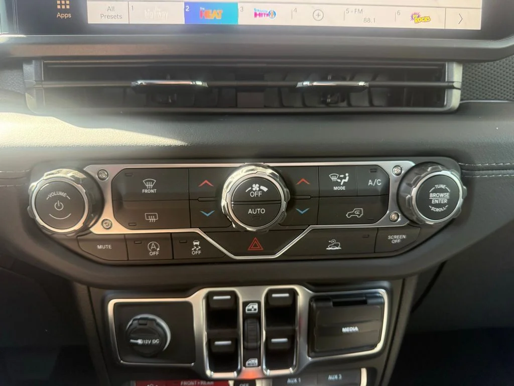 New 2026 Hydro Blue Pearl-Coat Exterior Paint Jeep Rubicon image 21