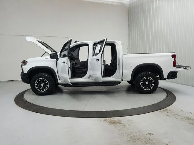 Used 2022 White Chevrolet ZR2 image 12