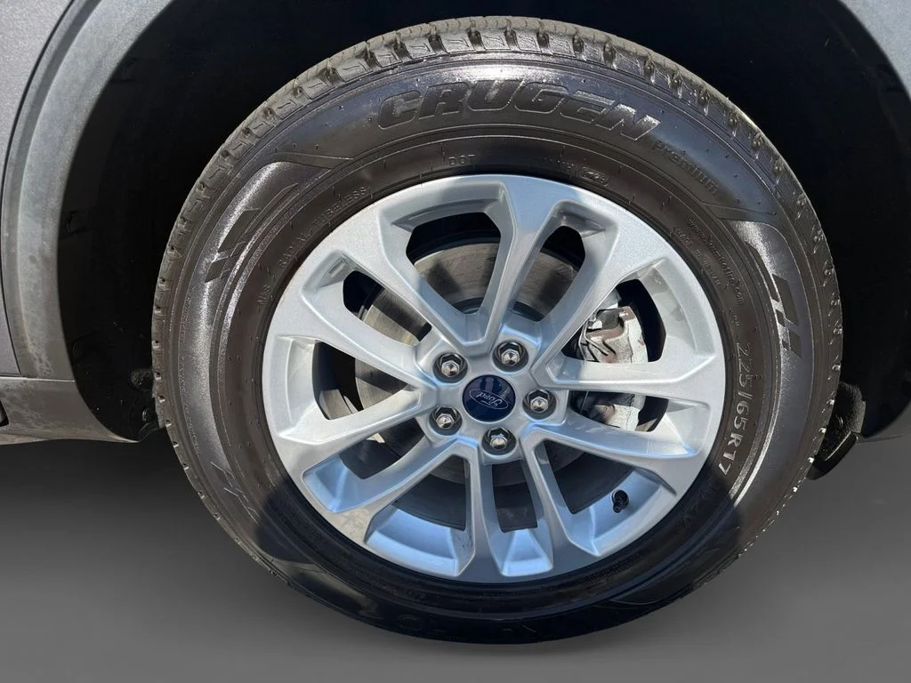 Used 2022 Gray Ford SE image 15
