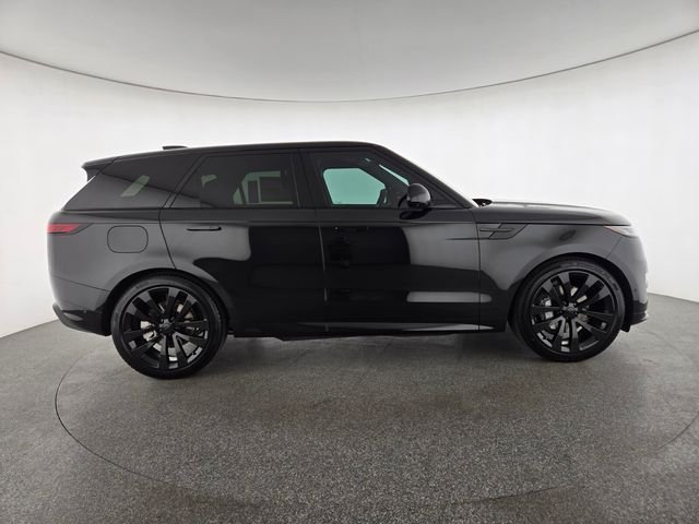 New 2026 Santorini Black Land Rover Dynamic SE image 6