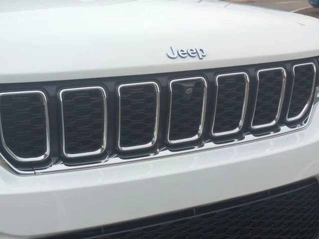 Used 2022 White Jeep 4xe image 24
