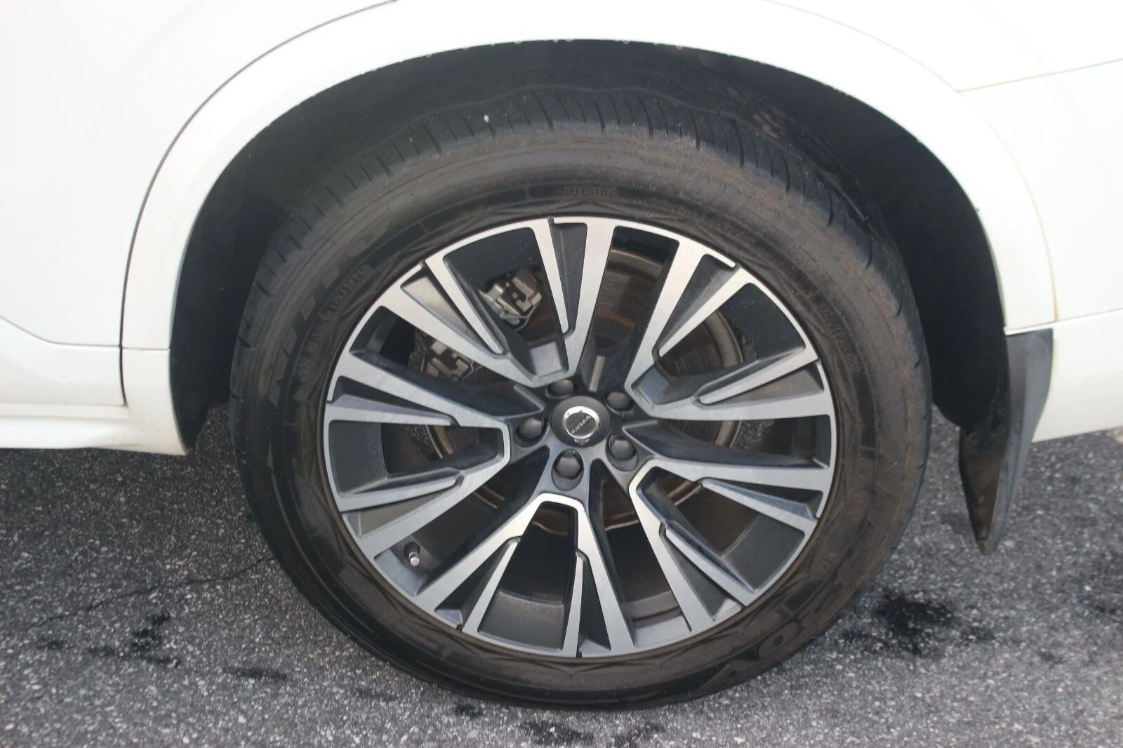 Used 2021  Volvo Momentum image 35