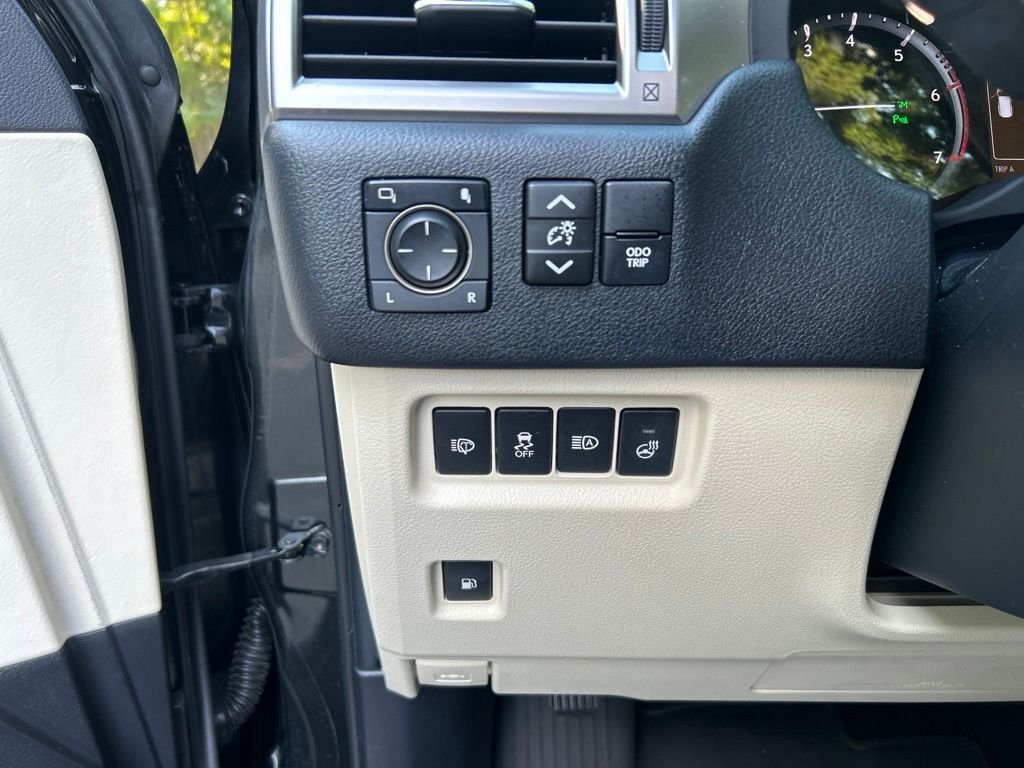 Used 2023 Black Lexus 460 image 25