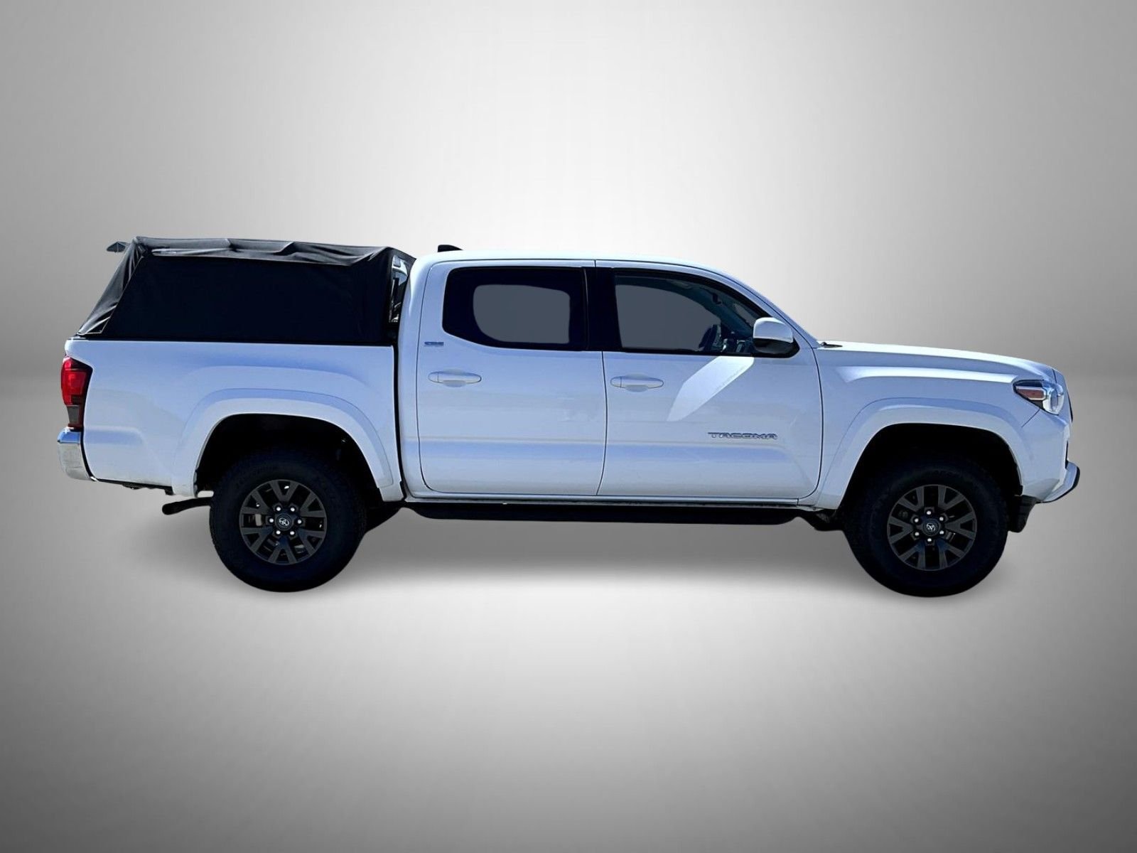 Used 2022 White Toyota SR5 image 4