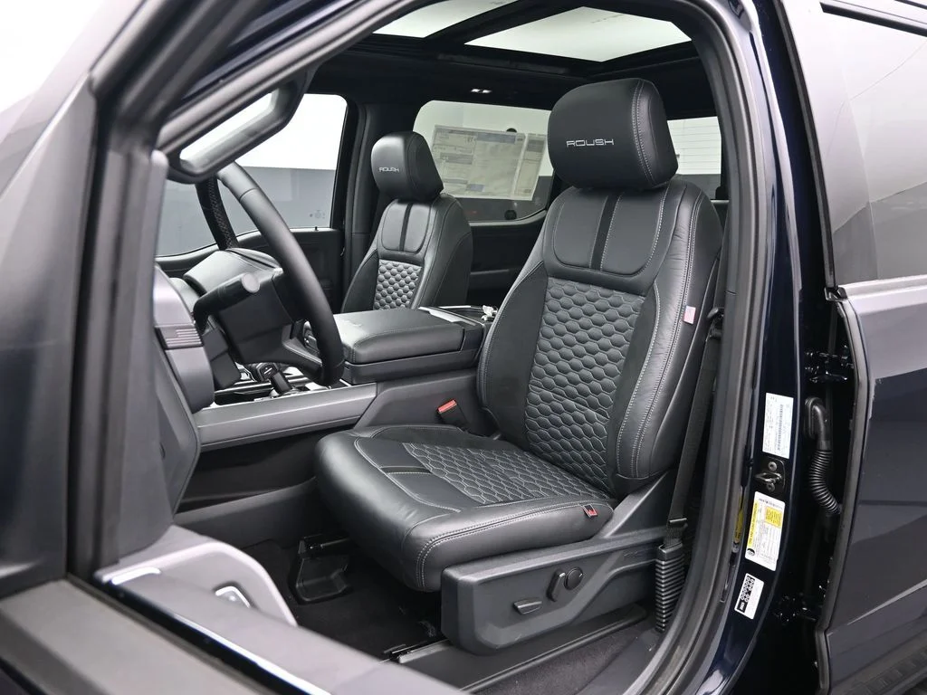 New 2025 Antimatter Blue Metallic Ford XLT image 8