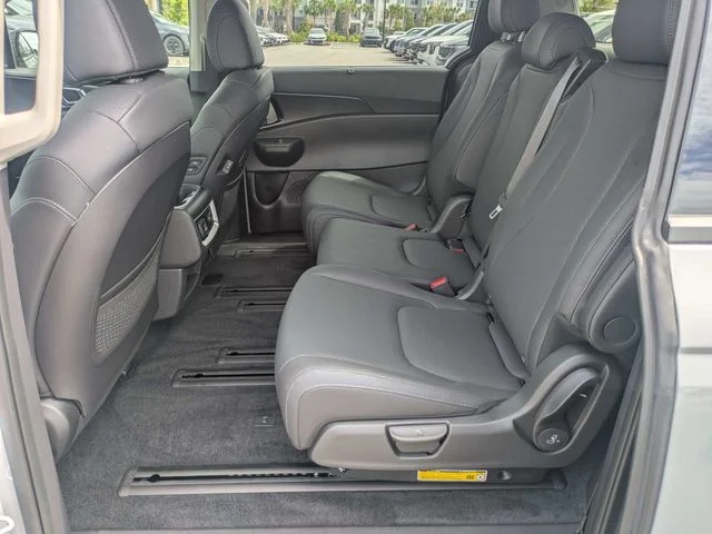 New 2026 Ceramic Silver Kia SX Prestige image 14