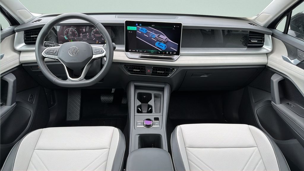 New 2026 Deep Black Pearl Volkswagen 2.0T SE image 10